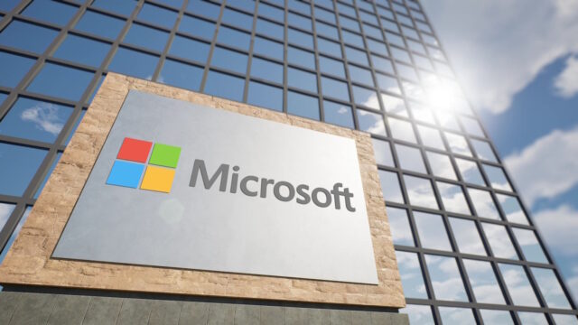 Microsoft Outlook Issues Hit Artemis II Commander